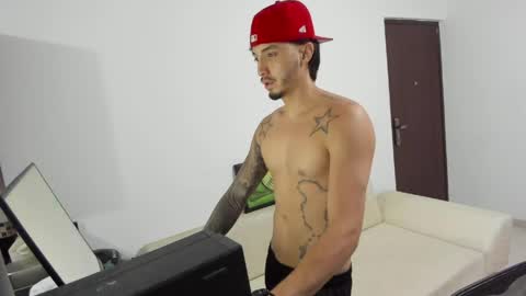 jhon sebastian jaramillo online show from June 6, 1:33 am