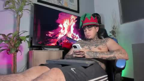 juan_alvarez18 online show from December 5, 11:23 pm