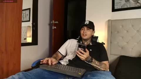 juan_alvarez18 online show from June 1, 5:08 am