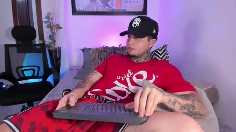 juan_alvarez18 online show from October 4, 5:34 am