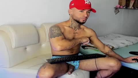 Snapshot of juan_bruce chatting on January 27, 8:28 pm juan online show from January 27, 8:28 pm