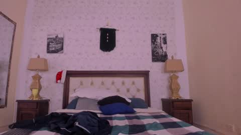 J U A N   L O V E R S online show from December 7, 1:07 pm