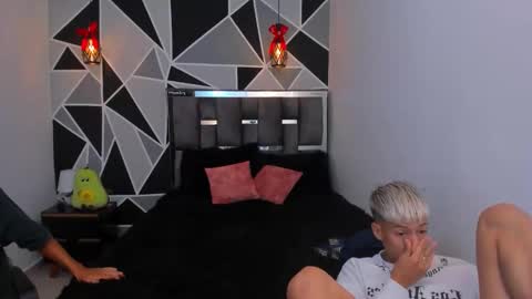 JuanSteven online show from April 11, 2:52 am