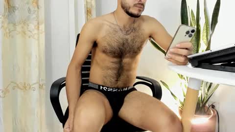 Juan Diego Uribe online show from November 25, 1:40 am