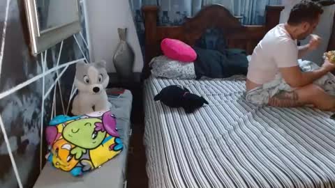 juankzam17 online show from January 12, 1:00 am