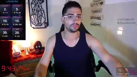 Snapshot of julian1225_ chatting on September 25, 2:43 am Julian online show from September 25, 2:43 am