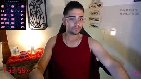 Snapshot of julian1225_ chatting on September 17, 12:33 am Julian online show from September 17, 12:33 am