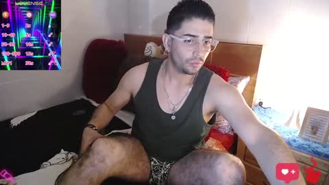 Snapshot of julian1225_ chatting on January 18, 2:18 am Julian online show from January 18, 2:18 am