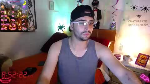 Snapshot of julian1225_ chatting on October 21, 1:52 am Julian online show from October 21, 1:52 am