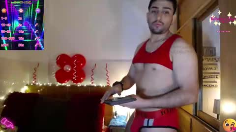 Snapshot of julian1225_ chatting on February 15, 1:33 am Julian online show from February 15, 1:33 am