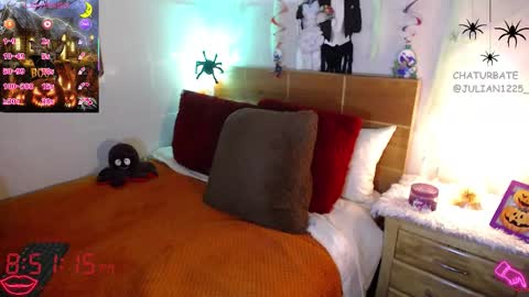 Snapshot of julian1225_ chatting on October 24, 1:51 am Julian online show from October 24, 1:51 am