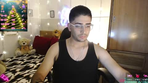 Snapshot of julian1225_ chatting on December 3, 3:07 am Julian online show from December 3, 3:07 am