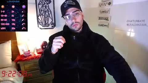 Snapshot of julian1225_ chatting on September 24, 2:22 am Julian online show from September 24, 2:22 am