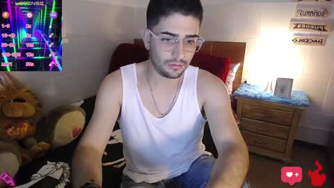 Snapshot of julian1225_ chatting on January 19, 1:53 am Julian online show from January 19, 1:53 am