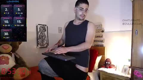 Snapshot of julian1225_ chatting on October 1, 1:53 am Julian online show from October 1, 1:53 am