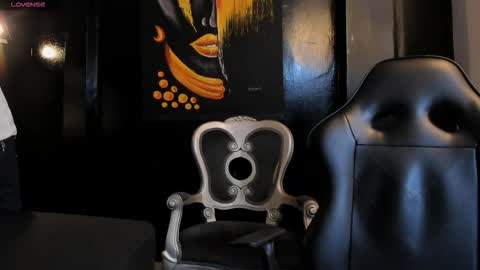 JULIAN  online show from February 3, 11:15 am