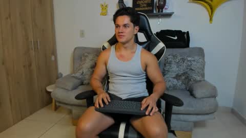 julian_wallace online show from January 17, 3:04 pm