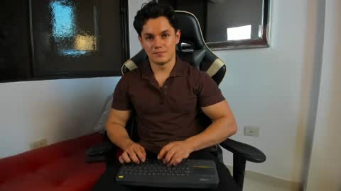 julian_wallace online show from April 4, 10:40 pm