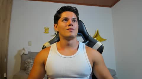 julian_wallace online show from December 21, 12:29 am