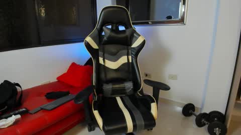 julian_wallace online show from March 5, 11:34 pm