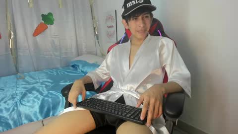 Julian online show from April 9, 7:09 pm