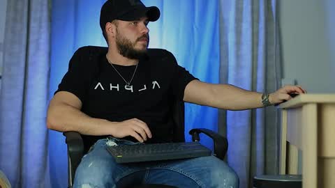 Snapshot of juliusmasters chatting on January 5, 6:24 pm JULiUS   online show from January 5, 6:24 pm