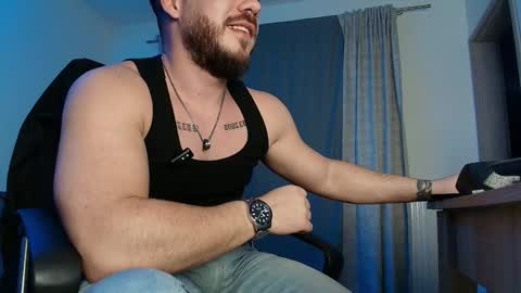 Snapshot of juliusmasters chatting on December 23, 11:17 pm JULiUS   online show from December 23, 11:17 pm