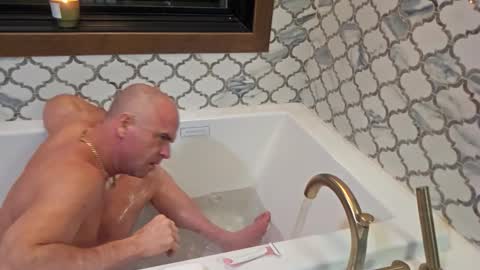 Tohiptwoquit online show from March 2, 5:19 am