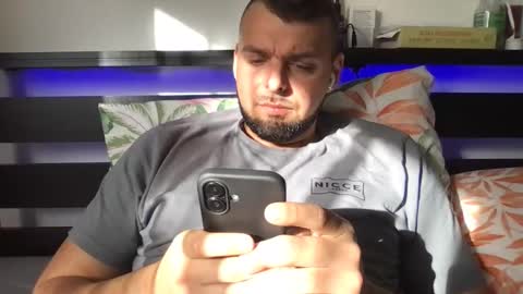 Snapshot of justforfunchriss chatting on October 24, 10:06 am justforfunchriss online show from October 24, 10:06 am