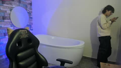  justin  online show from April 6, 11:33 am