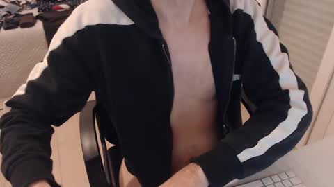 Snapshot of justin_the_ass chatting on December 18, 5:00 pm Justin online show from December 18, 5:00 pm