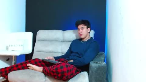 justinfuller_31 online show from February 17, 6:45 am