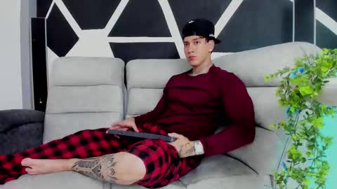 justinfuller_31 online show from November 6, 11:52 pm