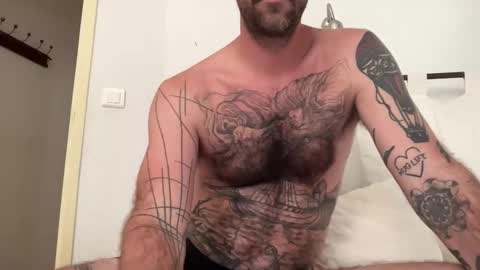 Snapshot of justmeandyou00 chatting on October 13, 1:39 pm justmeandyou00 online show from October 13, 1:39 pm