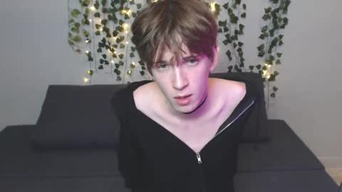 slutkai online show from October 16, 7:33 pm