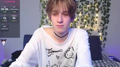 slutkai online show from December 4, 5:03 am