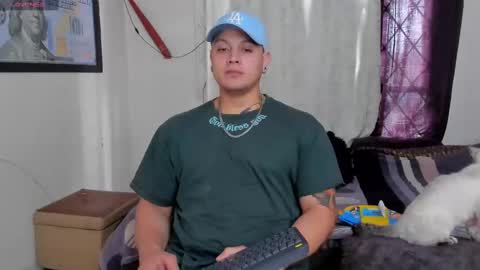 Snapshot of kaledd_musclee chatting on December 10, 5:55 pm Kaledd musclees room Master online show from December 10, 5:55 pm