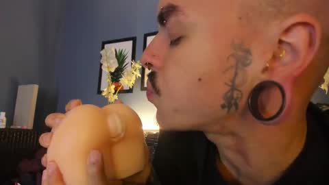 Snapshot of kaletattoos chatting on October 25, 11:23 am Kale online show from October 25, 11:23 am