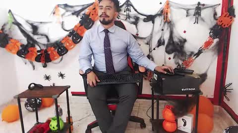 Snapshot of kalethbigdick88 chatting on October 25, 9:49 pm Kaleth online show from October 25, 9:49 pm