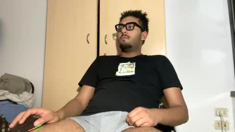 karim03larbi online show from February 8, 10:51 pm