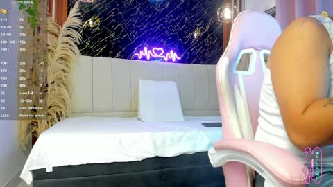 keane_lee_ online show from April 6, 11:55 am