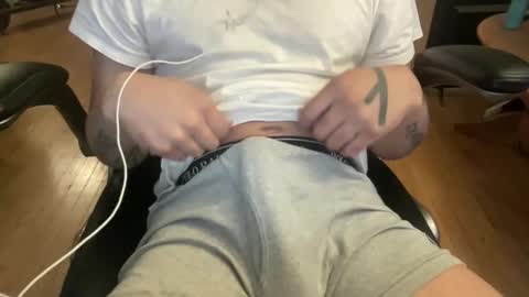 Keesey23 online show from April 25, 11:57 pm