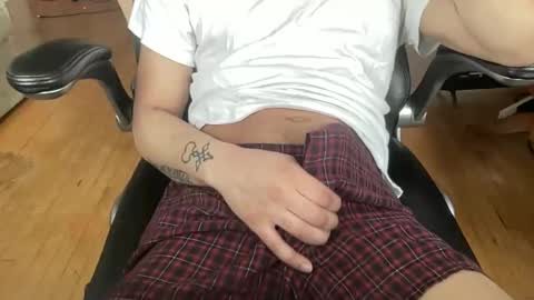 Keesey23 online show from March 28, 8:31 pm