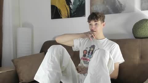 Snapshot of keithcozart1337 chatting on September 22, 4:28 pm Mark online show from September 22, 4:28 pm