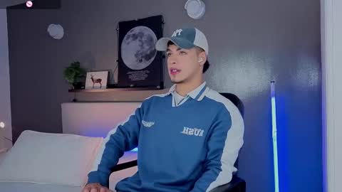 Snapshot of ken_boy_ chatting on October 13, 11:38 am   online show from October 13, 11:38 am
