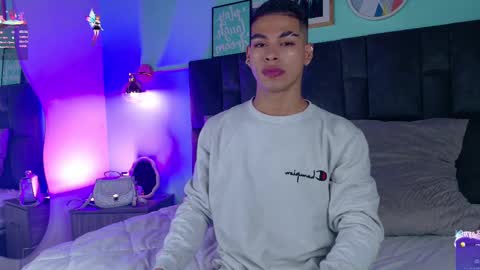 Snapshot of ken_boy_ chatting on February 23, 11:28 am   online show from February 23, 11:28 am