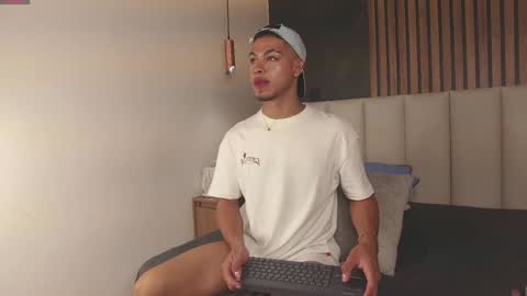 Snapshot of ken_boy_ chatting on January 14, 2:40 am   online show from January 14, 2:40 am