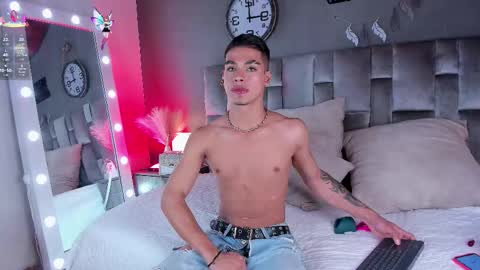 Snapshot of ken_boy_ chatting on March 1, 2:48 am   online show from March 1, 2:48 am