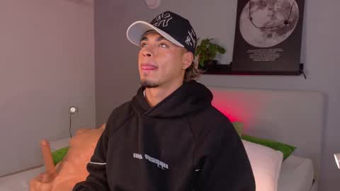   online show from March 28, 11:21 am