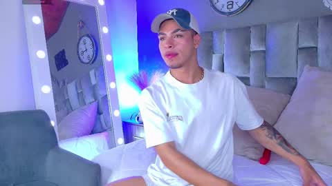 Snapshot of ken_boy_ chatting on March 5, 2:36 am   online show from March 5, 2:36 am